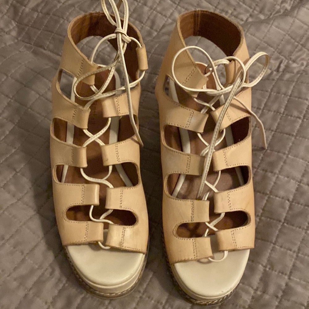 Jeffrey Campbell women size 8 lace up, open toe platform sandal
